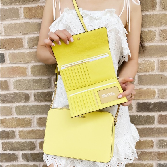 SALE‼️‼️ Michael kors crossbody Wallet BUNDLE - Picture 3 of 7